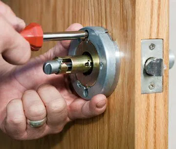 City Locksmith Store Suitland, MD 301-723-7100 - 13-New-Locks-Installation
